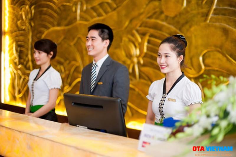 Theo dõi hoạt động và quy trình làm việc của nhân viên. kinh-doanh-khach-san-can-chuan-bi-gi