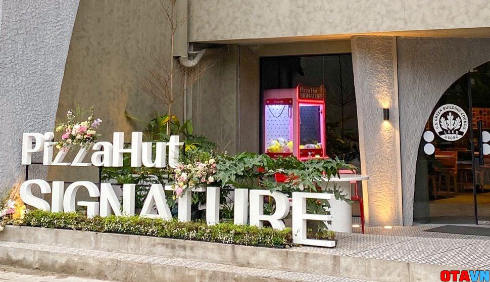 Ota Viet Nam Nuoc Co Cua Pizza Hut Signature Voi Dien Mao Hoan Toan Moi