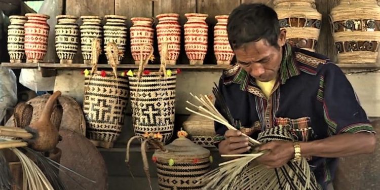 155 Nguoi Niu Giu Nghe Dan Lat Truyen Thong O Dam Rong 1