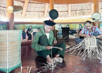 155 Thua Thien Hue Gin Giu Nghe Dan Lat Cua Dong Bao Co Tu 1