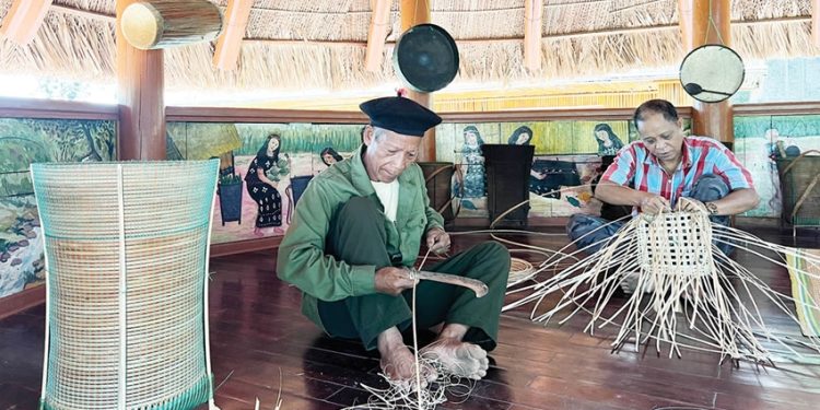 155 Thua Thien Hue Gin Giu Nghe Dan Lat Cua Dong Bao Co Tu 1