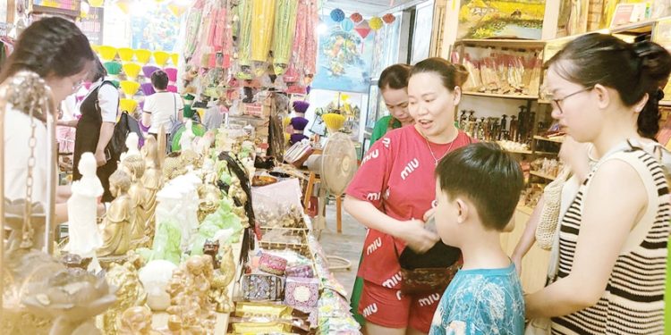 17 Tth Du Lich Lang Nghe Hap Dan Du Khach