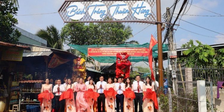 195cong Bo Di San Van Hoa Phi Vat The Quoc Gia Nghe Lam Banh Trang Thuan Hung 1