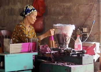 215ha Noi Nghe Nhan No Luc Giu Lua Lang Nghe Tram Tuoi 1