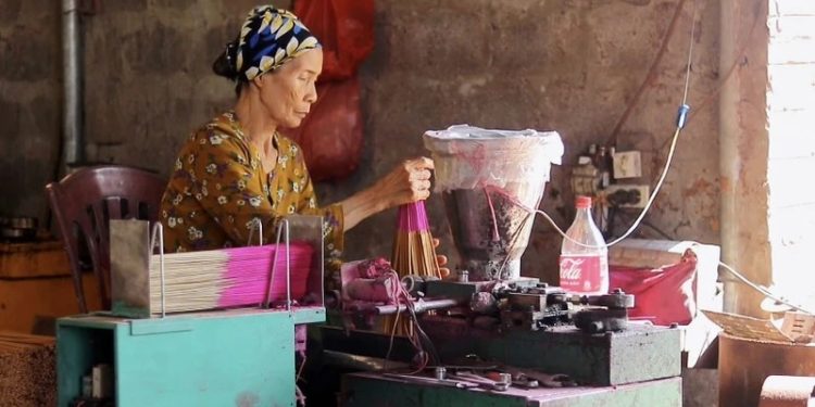 215ha Noi Nghe Nhan No Luc Giu Lua Lang Nghe Tram Tuoi 1
