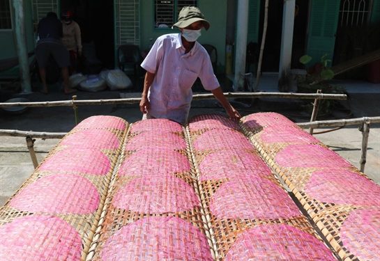 221cu Lao May Nhon Nhip Mua Banh Trang Tet 1