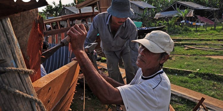 247den Hoi An Tham Lang Nghe Moc Kim Bong 1