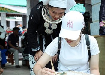 25kham Pha Nghe Thuat In Hoa Van Bang Sap Ong Cua Nguoi Dao Tien 1