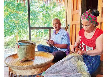 2604giu Nghe Dan May Tre Duoi Chan Nui Giang Man1