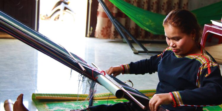 299moc Mac Nghe Keo Soi Det Vai Cua Nguoi Ede 1