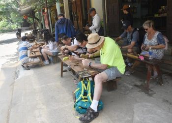 34 Du Khach Tay Thich Trai Nghiem O Lang Moc Kim Bong Quang Nam 1