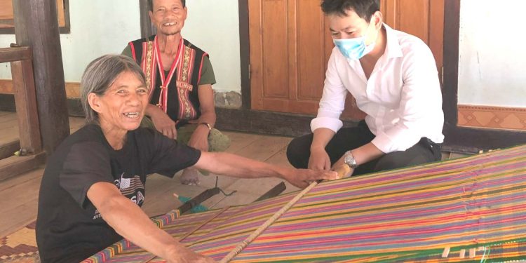 83gia Lai Chu Pah No Luc Duy Tri Nghe Det Tho Cam