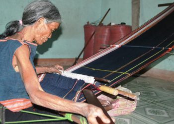 Ba Y Hning Lang Bar Goc Dang Det Tho Cam 1