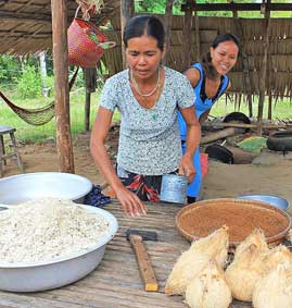 Làm cốm dẹp