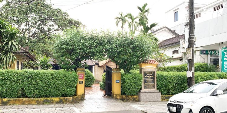 1312tham Duom Va Toa Sang Di San Chu Tich Ho Chi Minh