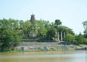 144nhung Ngoi Chua Di Dong 1