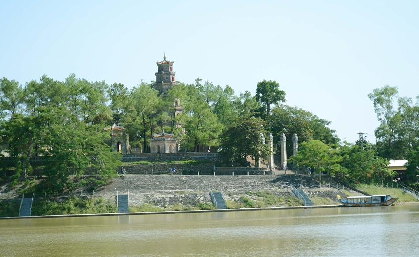 144nhung-ngoi-chua-di-dong-1