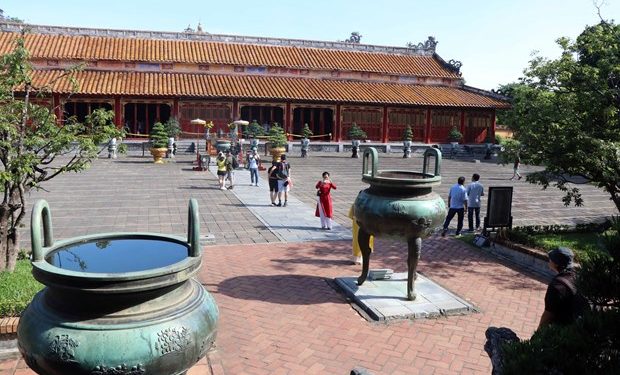 166thua Thien Hue Trien Lam Giang Son Viet Nam Tren Cuu Dinh 3