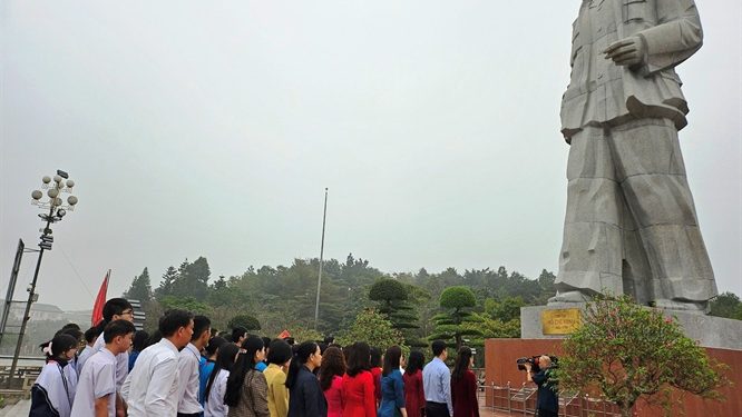 192khanh Thanh Phong Trung Bay Bo Sung Ve Quang Truong Ho Chi Minh 1
