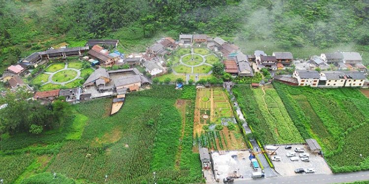 218lang Du Lich Duoi Chan Deo Ma Pi Leng 1