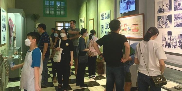 238dong Dao Du Khach Den Tham Nha Tu Hoa Lo Sau Dich Covid 19 1