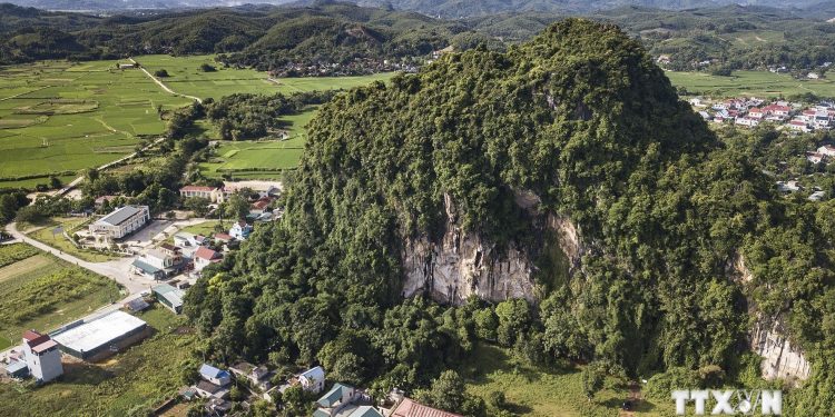28kham Pha Gia Tri Dac Biet Cua Hai Di Tich Mai Da Lang Vanh Va Hang Xom Trai O Hoa Binh 1