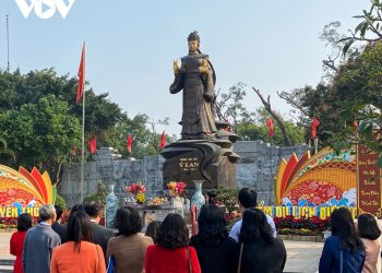 31mo Tour Dua Khach Den Di Tich Hoang Thai Hau Y Lan 1