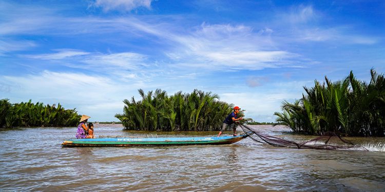 82kham Pha Mien Song Nuoc 1
