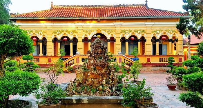 131can Tho Doc Dao Ngoi Chua Co Tram Tuoi Noi Tieng Ben Dong Binh Thuy 1