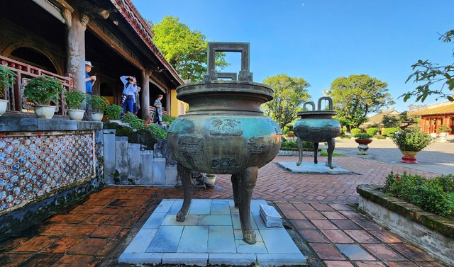 1710den-quan-the-di-tich-co-do-hue-kham-pha-loat-bao-vat-quoc-gia-quy-gia-1