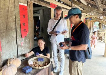 2910cao Bang Bao Ton Lang Nghe Gan Voi Phat Trien Du Lich Ben Vung