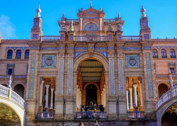 Plaza De Seville 6292.jpg