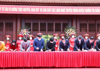 102lanh Dao Thanh Pho Ha Noi Du Le Khai But Va Ton Vinh San Xuat Cac Lang Nghe Truyen Thong Thuong Tin