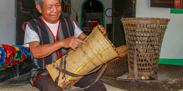 1105nghe Nhan Giu Nghe Dan Lat Cua Nguoi Ba Na