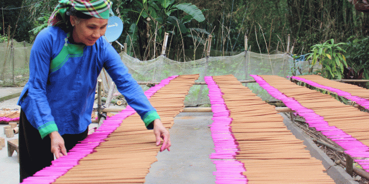 112nguoi Giay Hop Thanh Luu Giu Nghe Lam Huong 1