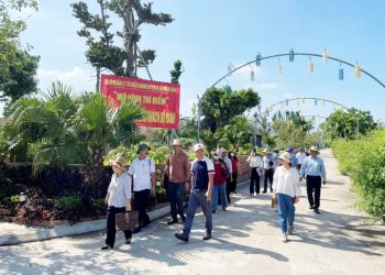 1312phat Trien Du Lich Gan Voi Lang Nghe