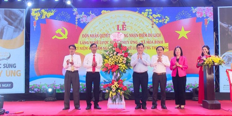 143lang Nghe Luoc Sung Thuy Ung Diem Du Lich Cua Thu Do 1