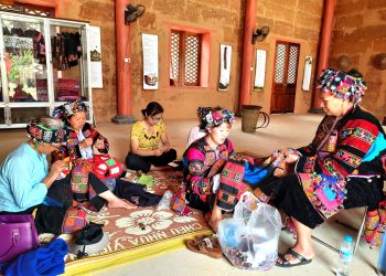 156giu Gin Nghe Theu Truyen Thong Dan Toc Lo Lo