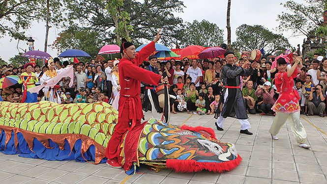 168le Mat Dau Tich Lang Trong Pho