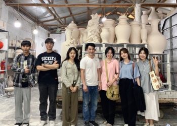 183hoi Sinh Lang Gom Co Ben Bo Song Hong Ha Noi 1