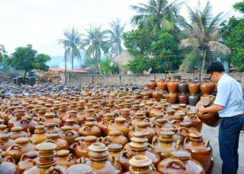 211ve Tham Lang Gom Su Dong Trieu Quang Ninh