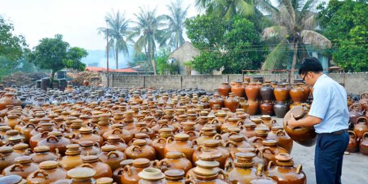 211ve Tham Lang Gom Su Dong Trieu Quang Ninh