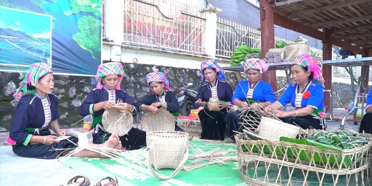 249nguoi Kho Mu Lai Chau Giu Gin Nghe Dan Lat 1