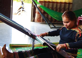 299moc Mac Nghe Keo Soi Det Vai Cua Nguoi Ede 1