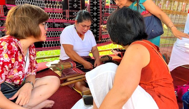 57 Tth Gin Giu Nghe Det Tho Cam Cua Nguoi Ta Oi