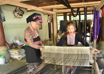 63 Giu Tieng Thoi Dua Ben Dong Nam Ngam Dien Bien 1