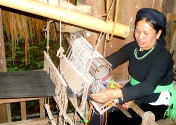 712lao Cai Nghe Det Tho Cam Cua Nguoi Tay Vung Nghia Do