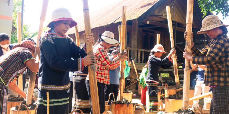 812gom Co Cua Nguoi Mnong Rlam 1