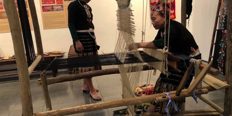 812kham Pha Nghe Thuat Det Vai Cua Nguoi Thai Thanh O Nghe An 1