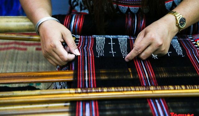 912det Deng A Roang Duoc Cong Nhan La Nghe Truyen Thong Tinh Thua Thien Hue